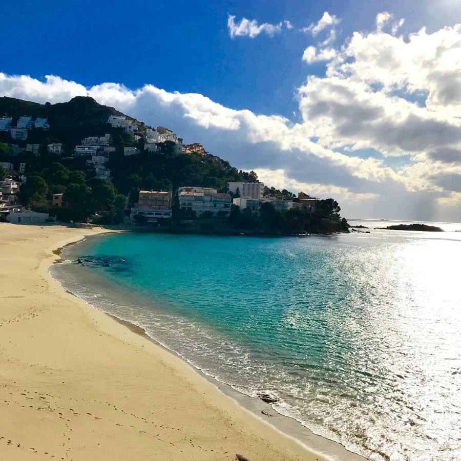 Castell Blau Apartment Roses Bagian luar foto