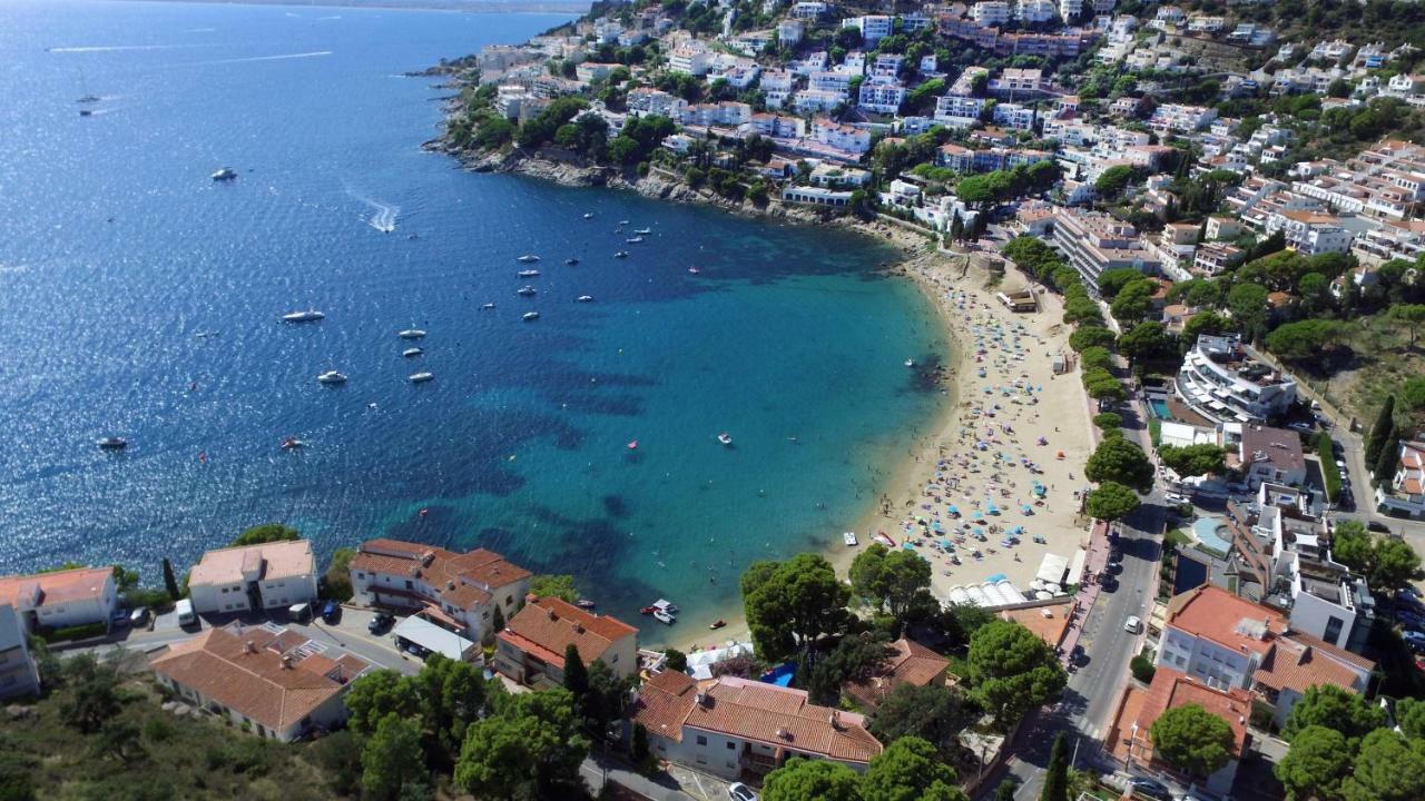 Castell Blau Apartment Roses Bagian luar foto